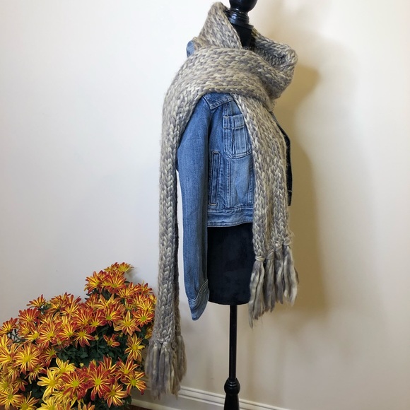 Chunky Knit Tan Grey Scarf w/ Tassels - Picture 3 of 5